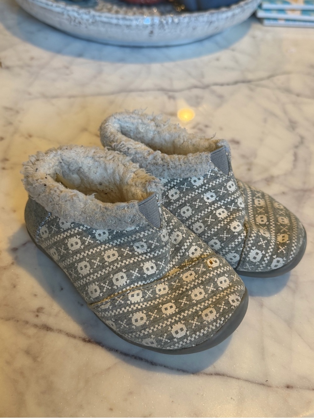 Tom’s Cozy Knit Slip-On Kids Slippers in Light Gray 7